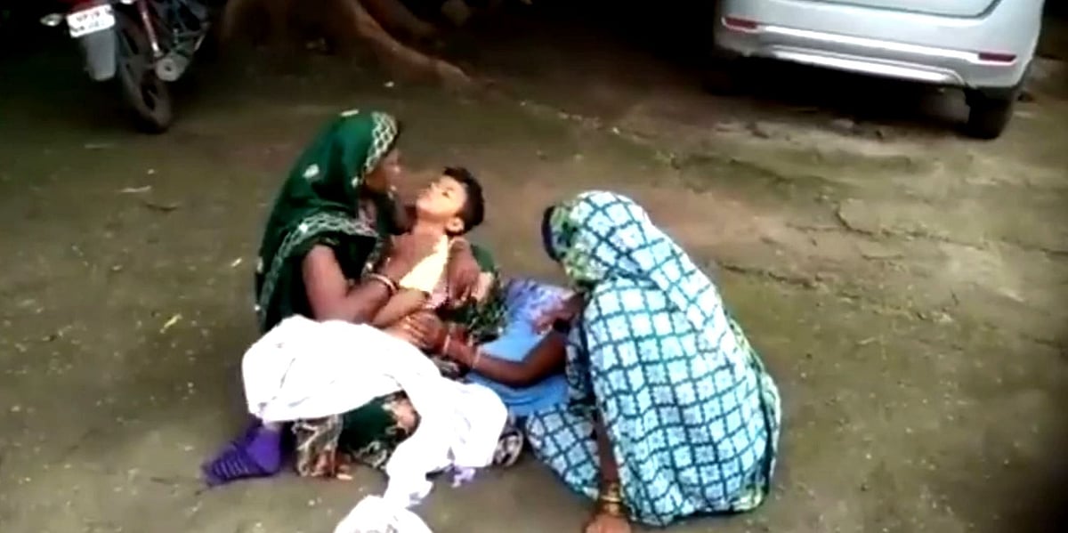 مدھیہ پردیش: ماں کی گود میں تڑپتے ہوئے بچے نے توڑا دَم، بیوی کا ورَت تھا اس لیے ڈاکٹر تاخیر سے پہنچا!