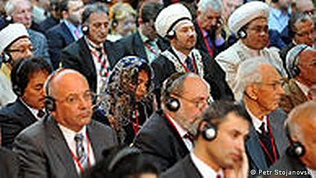 امن کا قیام، مذاہب کے مابین مکالمت کے ذریعے