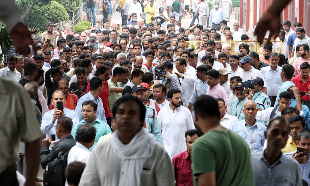 راجو سریواستو کی آخری رسومات کی ادائیگی، دہلی کے نگم بودھ گھاٹ پر نمناک آنکھوں کے ساتھ الوداعی