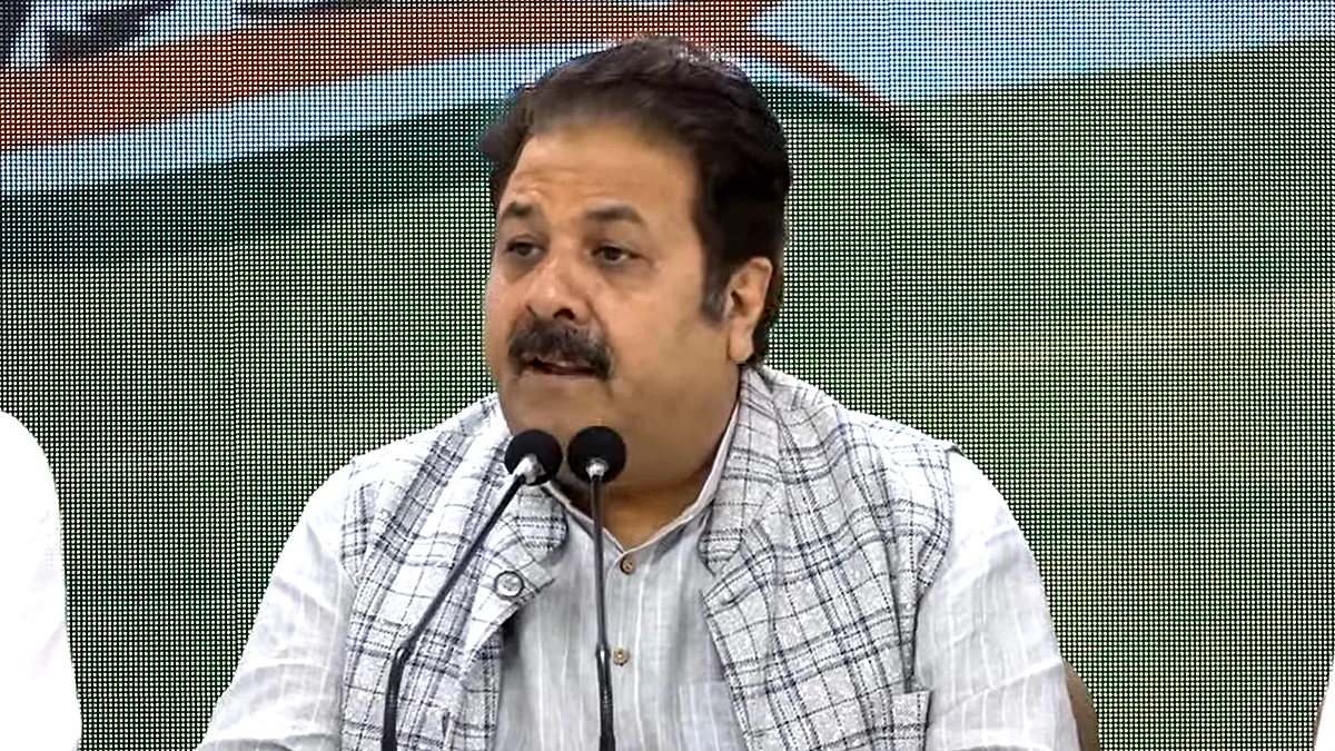 کانگریس لیڈر راجیو شکلا پریس کانفرنس سے خطاب کرتے ہوئے / تصویر ویڈیو گریب