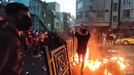 ایران: مظاہروں میں متعدد ہلاکتیں، انٹرنیٹ پر پابندی عائد