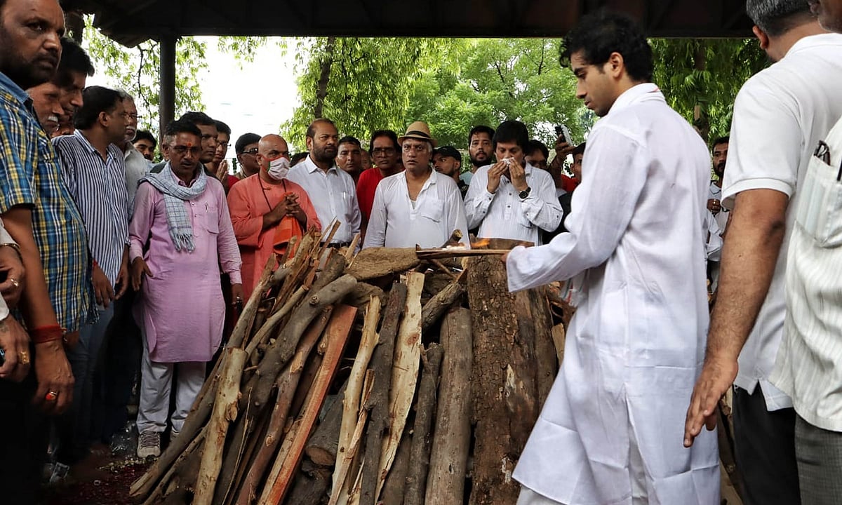 راجو سریواستو کی آخری رسومات کی ادائیگی، دہلی کے نگم بودھ گھاٹ پر نمناک آنکھوں کے ساتھ الوداعی