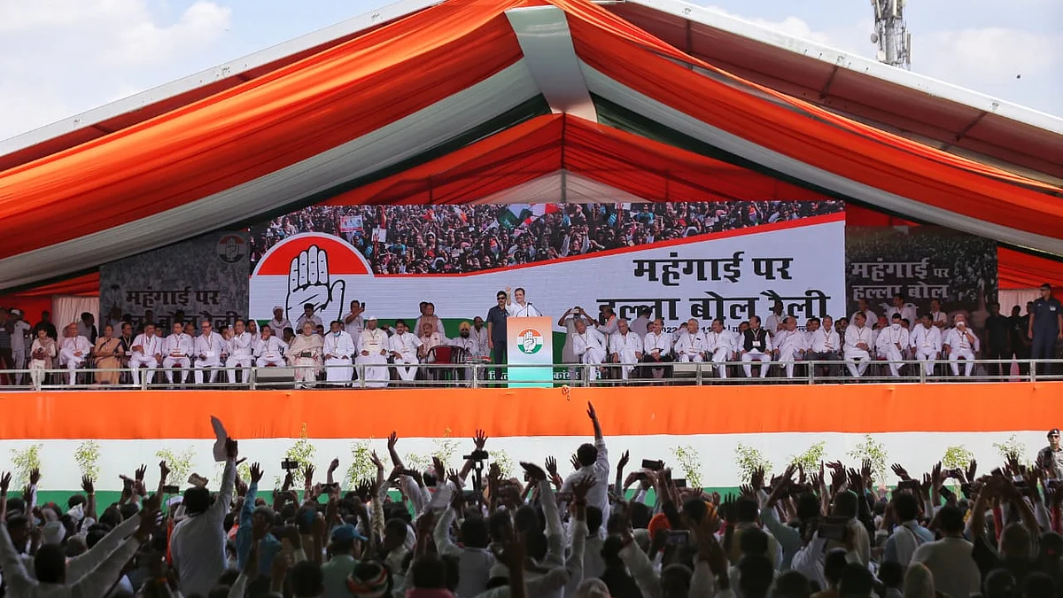 دہلی کے رام لیلا میدان پر کانگریس کی ہلہ بول ریلی / تصویر قومی آواز / وپن