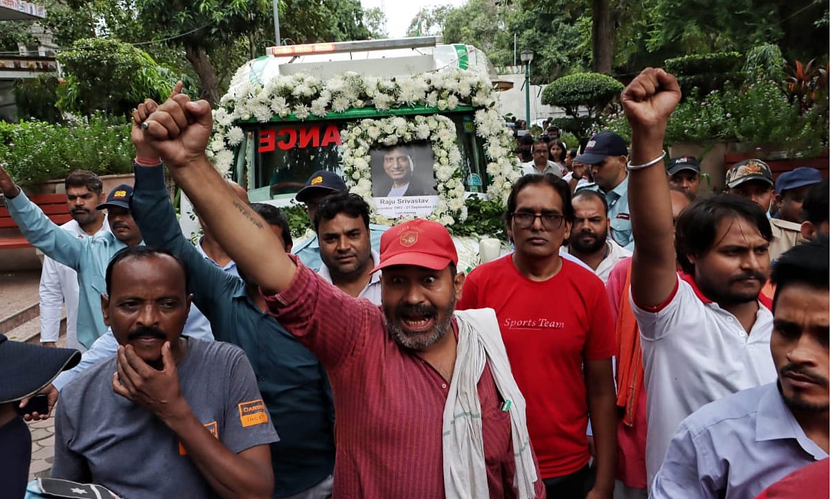 راجو سریواستو کی آخری رسومات کی ادائیگی، دہلی کے نگم بودھ گھاٹ پر نمناک آنکھوں کے ساتھ الوداعی