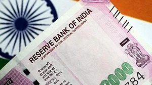 ڈالر کے مقابلے روپیہ کی تاریخی گراوٹ، پہلی بار 81 کی سطح عبور کی