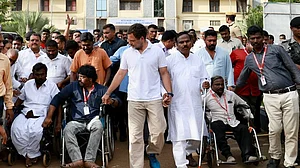 بھارت جوڑو یاترا: ’بھلے ہی پیروں میں چھالے ہیں، ہم نہیں رکنے والے ہیں‘، بارش میں بغیر چھتری کے پدیاترا کرتے نظر آئے راہل گاندھی