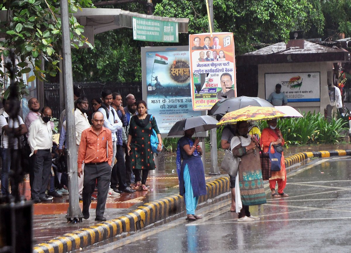 دہلی-این سی آر میں شدید بارشیں، نوئیڈا-غازی آباد میں اسکول بند، گڑگاؤں میں ’ورک فرام ہوم‘ کا حکم