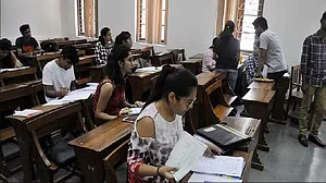 جے ای ای پرچہ لیک معاملہ: دہلی ایئرپورٹ سے روسی شہری گرفتار، سی بی آئی نے ماسٹر مائنڈ قرار دیا