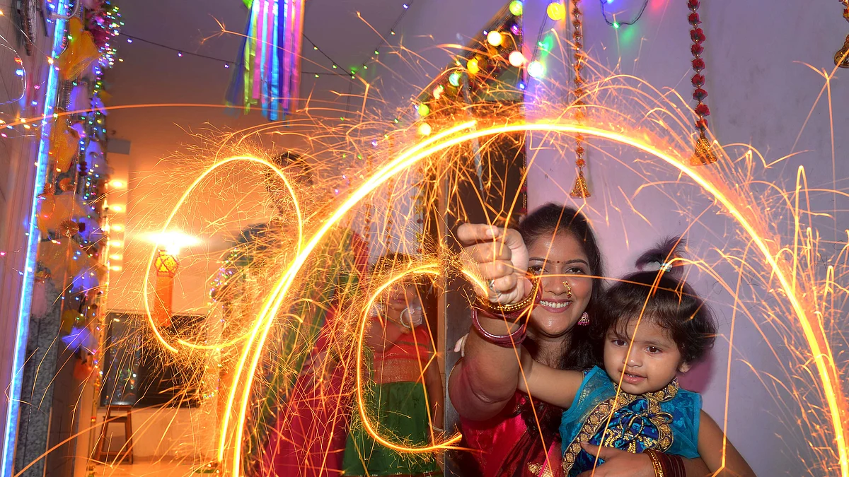 دیوالی پر آتش بازی / Getty Images