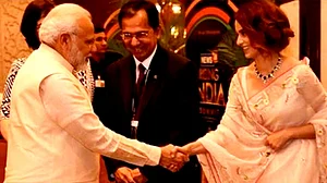 پی ایم مودی سے مصافحہ کرتی کنگنا رانوت