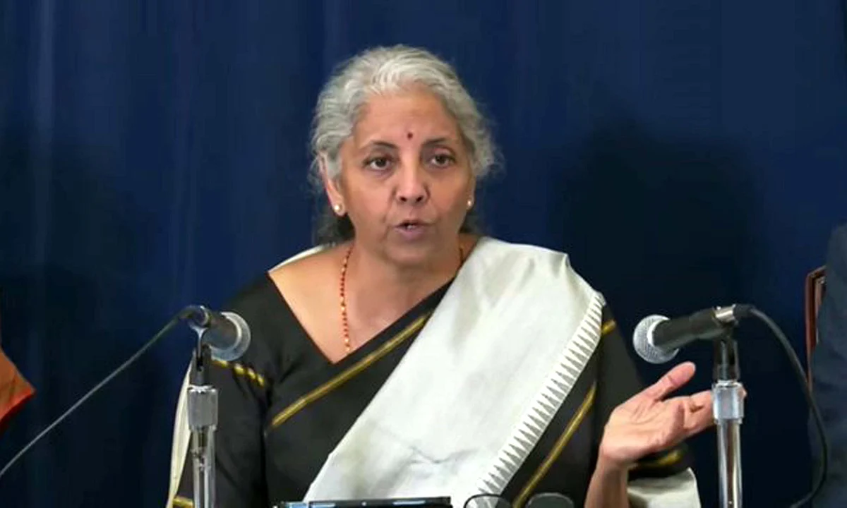 ڈالر بمقابلہ روپیہ: ’وہ سال دوسرا تھا، یہ سال دوسرا ہے‘، کانگریس نے نرملا سیتارمن کے 2 متضاد بیانات رکھے سامنے