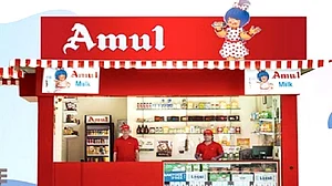 کرناٹک اور تمل ناڈو کے بعد مہاراشٹر میں بھی اٹھی گجراتی ’امول دودھ‘ کے خلاف آواز