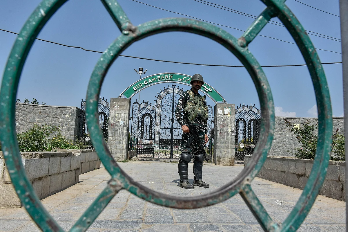 وادی کشمیر: انتظامیہ سری نگر عیدگاہ تک عوام کی رسائی کو کیوں محدود کرنا چاہتی ہے؟