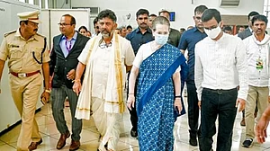 کرناٹک میں ’بھارت جوڑو یاترا‘ کو مل رہی حمایت سے راہل گاندھی پرجوش، سونیا گاندھی بھی میسورو پہنچیں