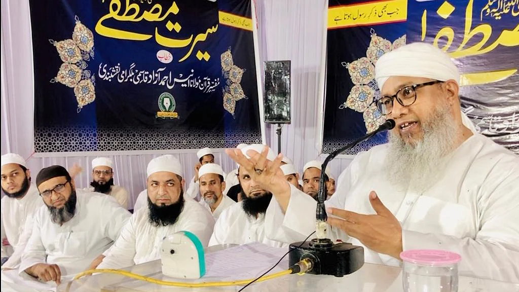 مولانا آزاد بلگرامی خطاب کرتے ہوئے