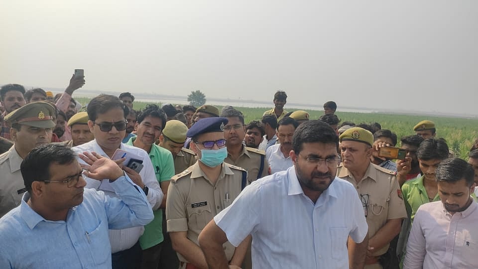 یوپی: ہستناپور میں اساتذہ سے بھری کشتی دریائے گنگا میں غرقآب، بہہ گیا بدعنوانی کا پُل