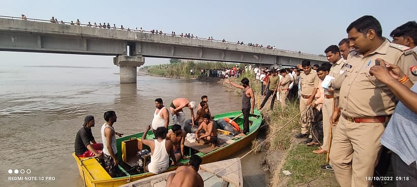 یوپی: ہستناپور میں اساتذہ سے بھری کشتی دریائے گنگا میں غرقآب، بہہ گیا بدعنوانی کا پُل
