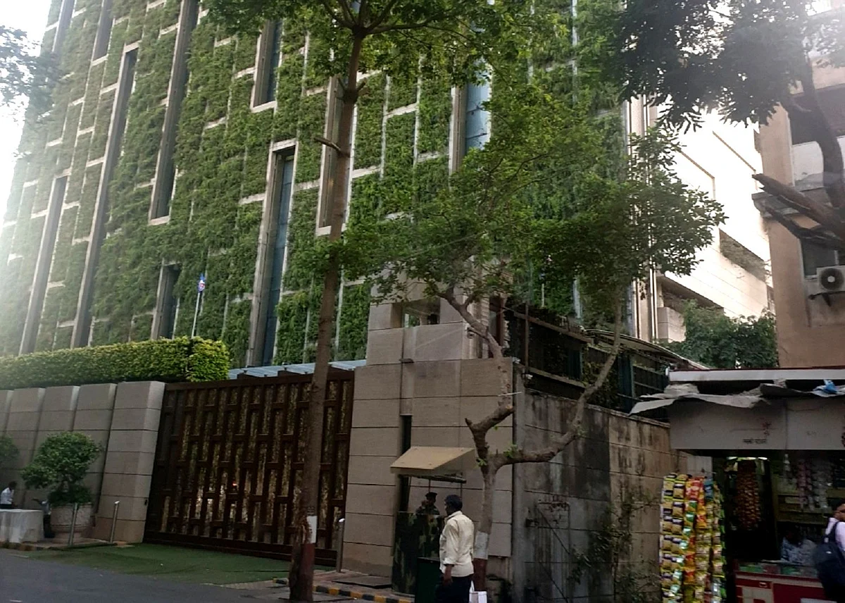 کیا مکیش امبانی کا گھر ’اینٹیلیا‘ وقف کی زمین پر تعمیر ہے؟