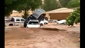 سعودی شہر جدہ میں شدید بارش، 2 افراد ہلاک، لوگوں سے گھروں سے باہر نہ نکلنے کی اپیل