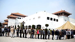 نیپال میں پرامن طریقے سے تقریباً 61 فیصد ہوئی پولنگ