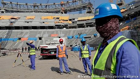 نیپال اپنے اتنے زیادہ شہریوں کو مشرق وسطیٰ کیوں بھیجتا ہے؟