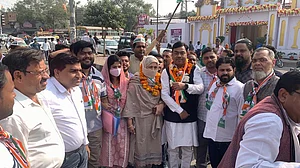 دہلی میونسپل کارپوریشن الیکشن کے امیدواروں نے پرچۂ نامزدگی داخل کیا