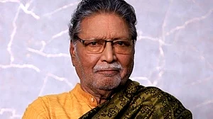 معروف اداکار وکرم گوکھلے کی موت کی خبر نکلی افواہ، اہلیہ نے کی تردید، کہا- حالت بدستور تشویشناک