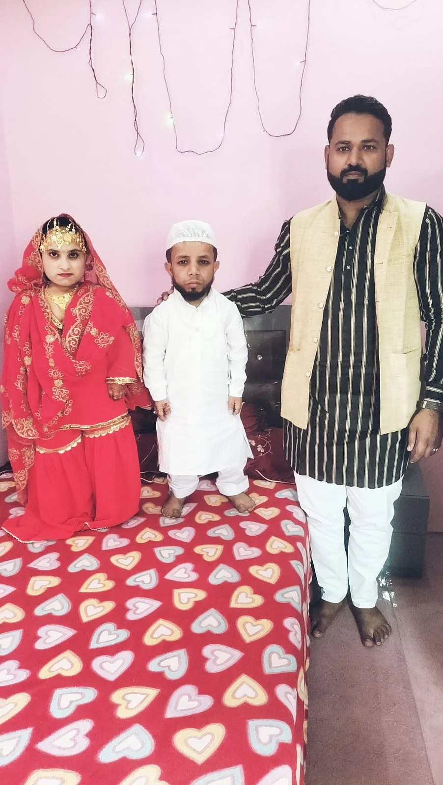 ڈھائی فٹ کے عظیم منصوری کی خواہش پوری، 3 فٹ کی بشریٰ سے کی شادی، اب حج پر جانے کی تمنا