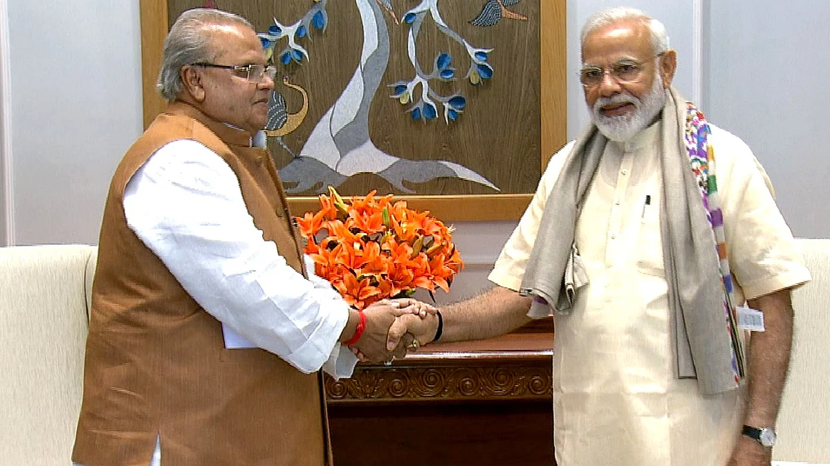 پی ایم مودی اور ستیہ پال ملک، تصویر آئی اے این ایس