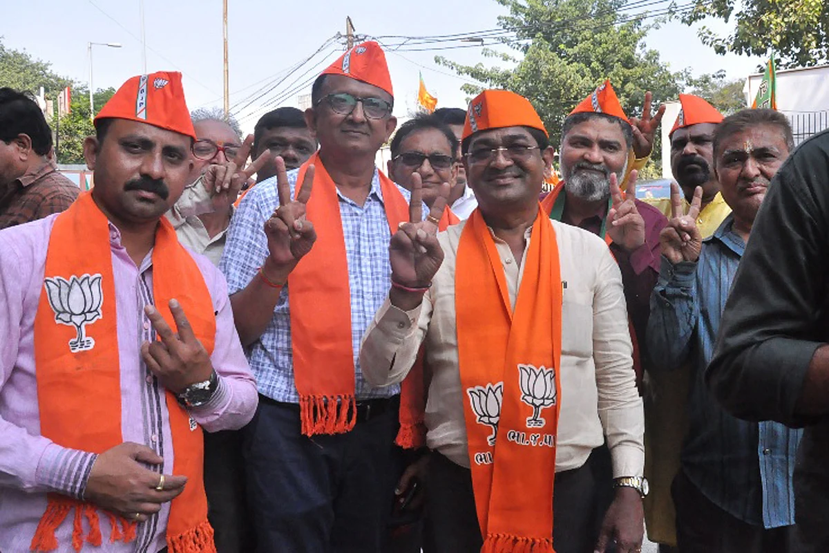 گجرات اسمبلی انتخابات: بی جے پی خود بھی سمجھ رہی ہے کہ اسے کن مشکلات کا سامنا ہے