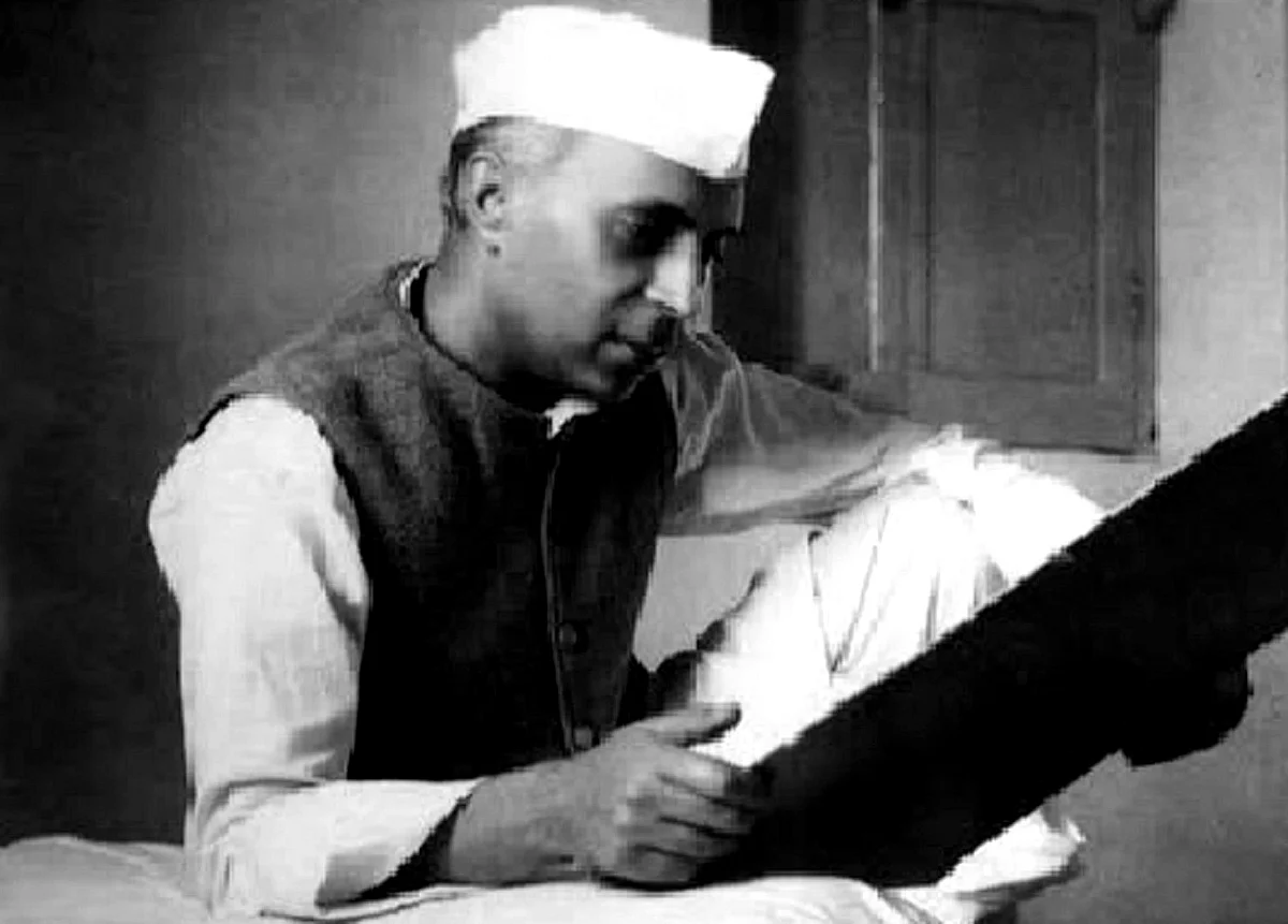 سرکاری مشینری پنڈت نہرو کو تاریخ کا ویلن ثابت کرنے میں مصروف، میڈیا بھی کھڑا کر رہا جھوٹ کا پلندہ... پرشوتم اگروال