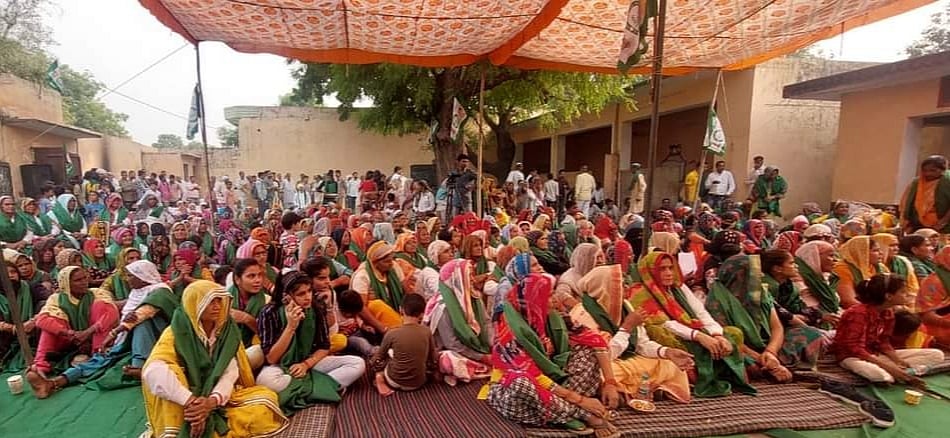 مظفرنگر میں ’ہری چنری مہیلا کسان پنچایت‘ کا انعقاد، کسانوں کے حق میں سڑک پر لڑیں گی خاتون کسان