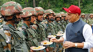 ہندستان امن کا حامی ہے، لیکن کمزور نہیں: راج ناتھ