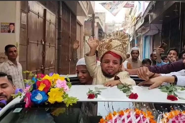 ڈھائی فٹ کے عظیم منصوری کی خواہش پوری، 3 فٹ کی بشریٰ سے کی شادی، اب حج پر جانے کی تمنا