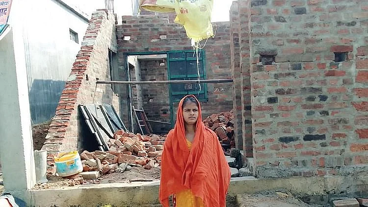 پی ایم رہائش منصوبہ: بغیر چھت کے ہی سرکاری فائلوں میں مکان کو بتایا گیا مکمل، پھر یوپی کو کیسے مل گیا ’نمبر وَن‘ کا تمغہ!