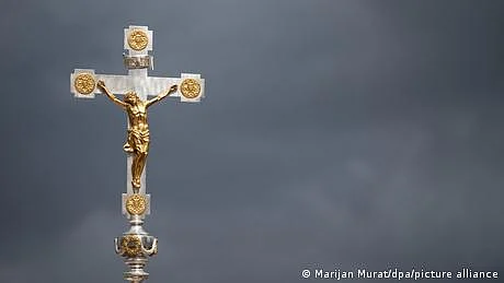 رواں برس لاکھوں جرمن شہریوں نے چرچ سے منہ موڑ لیا