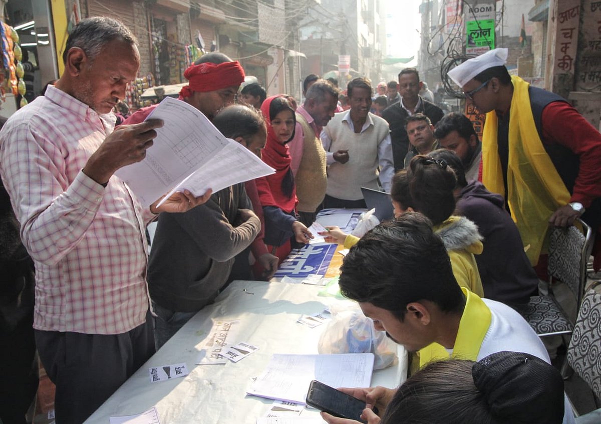 دہلی ’ایم سی ڈی‘ انتخابات: شام 5.30 بجے تک 50 فیصد ووٹنگ، ووٹر لسٹ سے نام ہٹانے کے الزامات پر کمیشن نے دی وضاحت