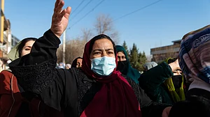 افغان طالبان نے این جی او کو خواتین ملازمین پر پابندی عائد کرنے کا حکم دیا