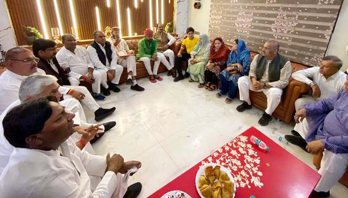 رکن اسمبلی عرفان سولنکی سے ملنے کانپور جیل پہنچے اکھلیش یادو، کارروائی کو بدنیتی پر مبنی قرار دیا