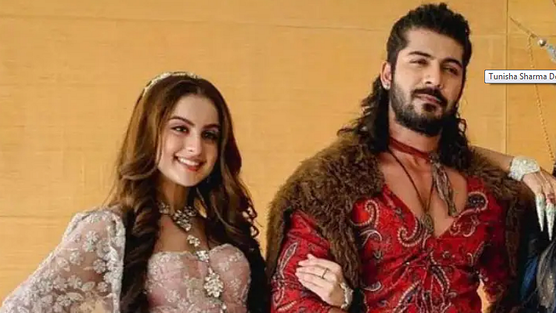 <div class="paragraphs"><p>شیزان خان کے ساتھ تنیشا شرما</p></div>