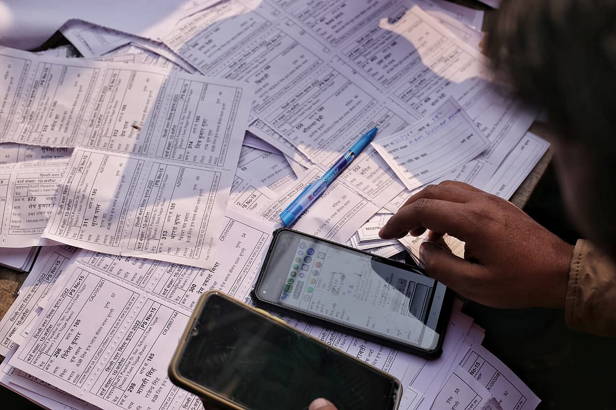 دہلی ’ایم سی ڈی‘ انتخابات: شام 5.30 بجے تک 50 فیصد ووٹنگ، ووٹر لسٹ سے نام ہٹانے کے الزامات پر کمیشن نے دی وضاحت