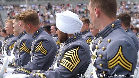 امریکی میرینز میں سکھ فوجیوں کو داڑھی رکھنے کی اجازت مل گئی