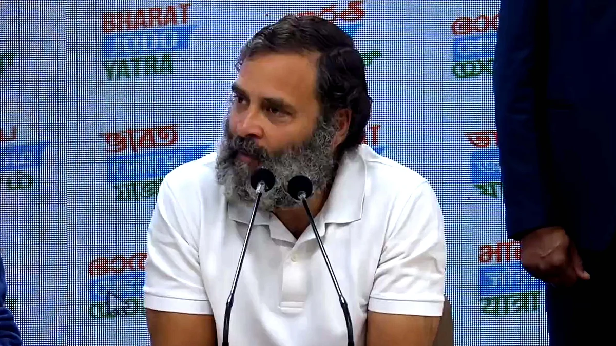 <div class="paragraphs"><p>پریس کانفرنس سے خطاب کرتے راہل گاندھی</p></div>