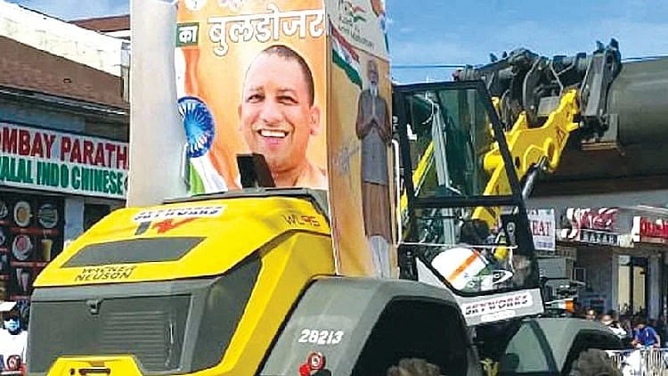 گجرات انتخابات: یوگی کو ہندوتوا کا پرچم سونپ کر گجرات میں ’یوپی ماڈل‘ کو آزما رہی بی جے پی