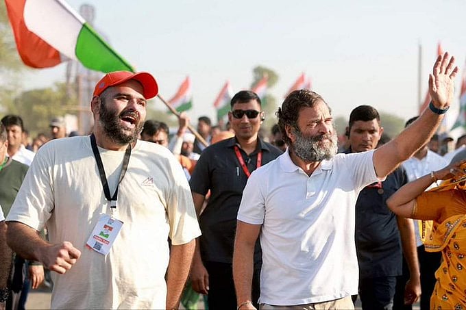 بھارت جوڑو یاترا میں شرکت کرتے کامیڈین کنال کامرا / ٹوئٹر