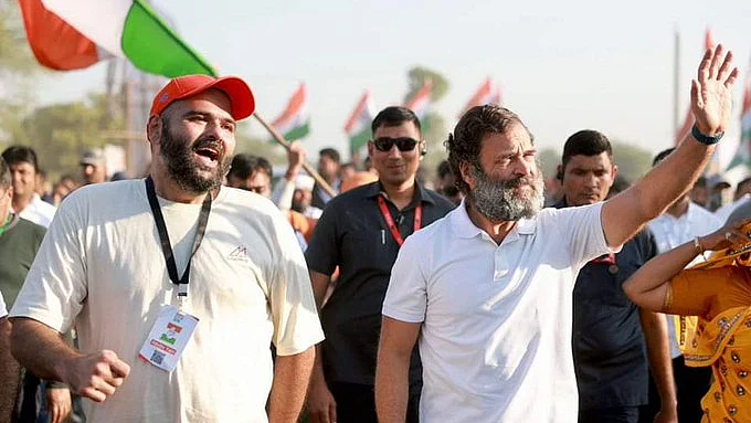 بھارت جوڑو یاترا میں شرکت کرتے کامیڈین کنال کامرا / ٹوئٹر