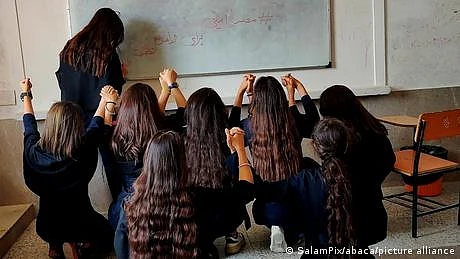 حجاب یا بلا حجاب، ایران کو نئے انقلاب کی ضرورت ہے، تبصرہ