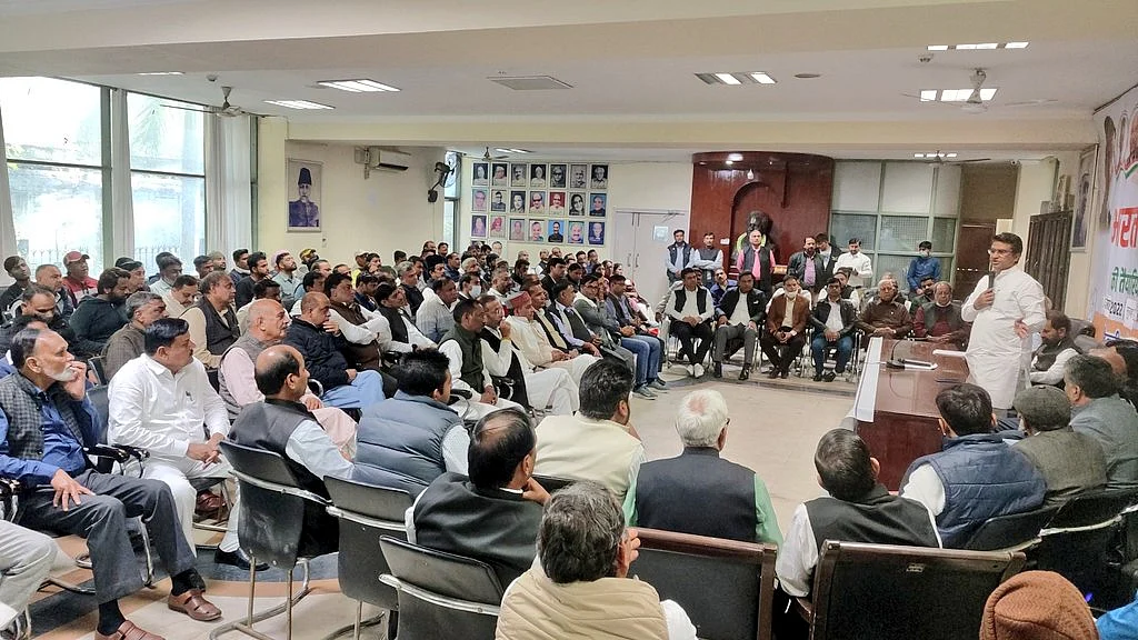 کانگریس لیڈران و کارکنان سے خطاب کرتے ہوئے دہلی کانگریس صدر چودھری انل کمار