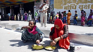 ہندوستان میں امیر مزید امیر اور متوسط و غریب طبقات مزید غریب ہوتے جا رہے، ایک رپورٹ میں انکشاف