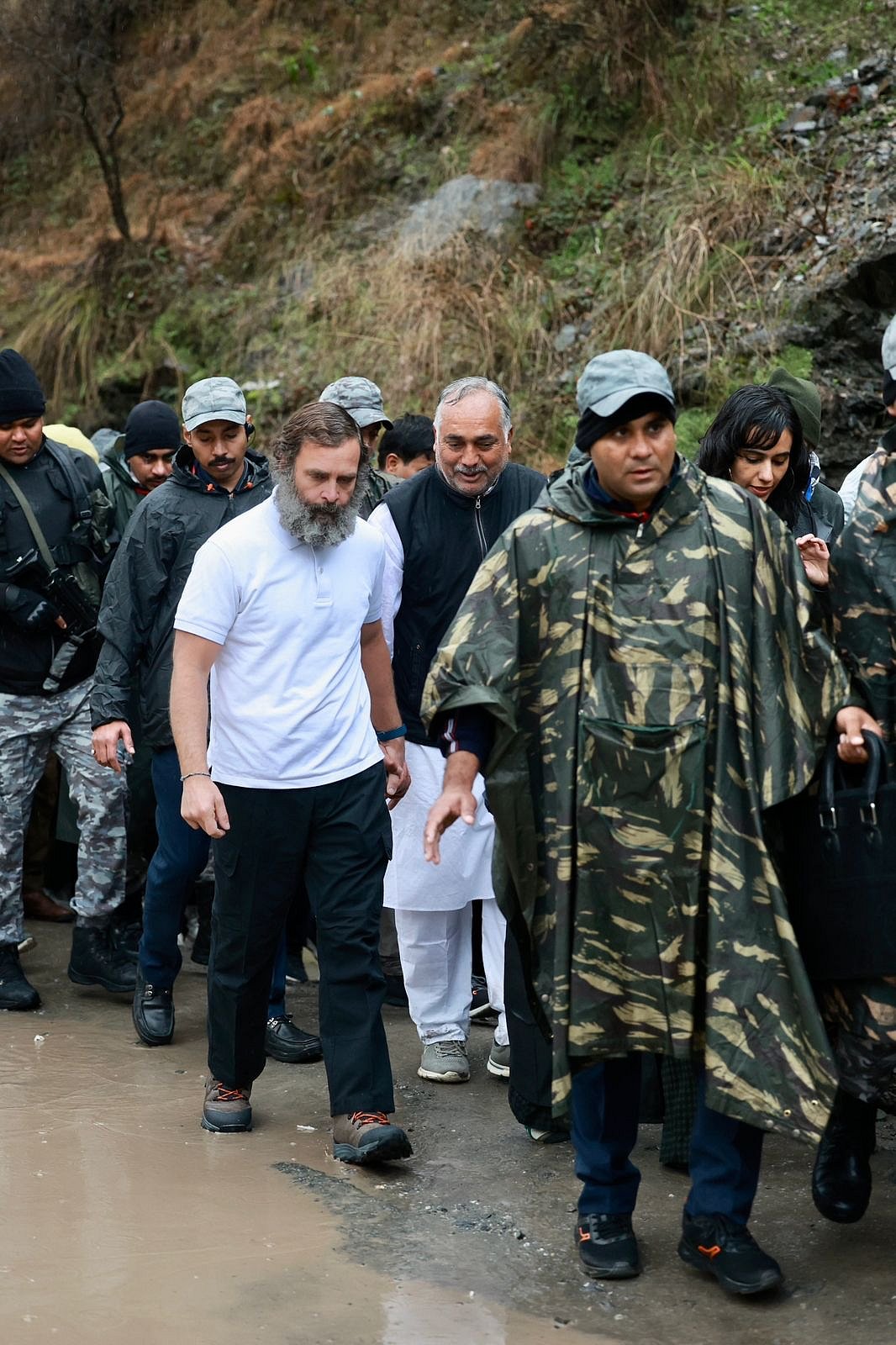 جموں و کشمیر کی خوبصورت وادیوں میں ’بھارت جوڑو یاترا‘ کو مل رہی خوب حمایت، دیکھیں تصویری جھلکیاں